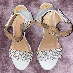 White flowered open toed wedges